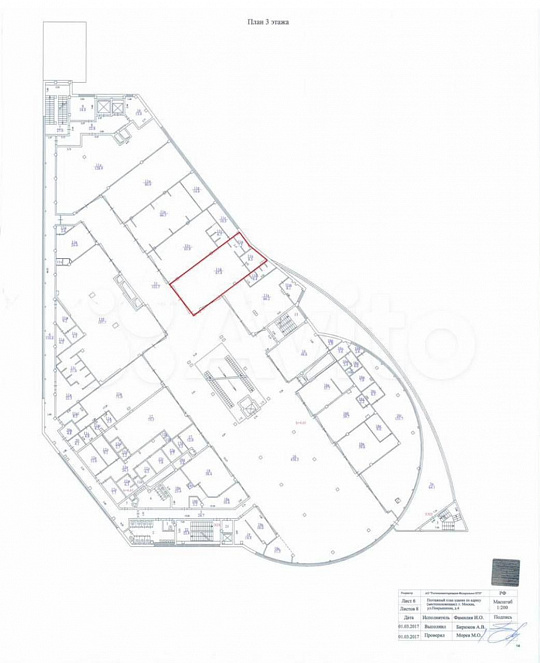 Торговая площадь у метро фото