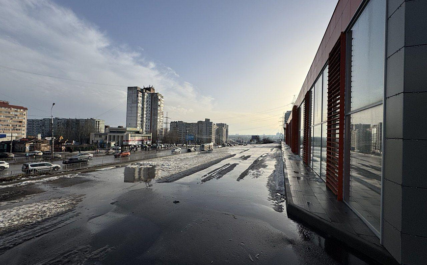 Здание с витринами в крупном жилмассиве, 998 м² фото