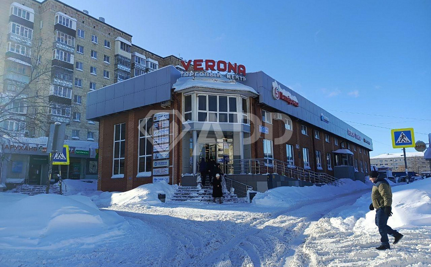 Продам торговый центр у входа в Метро фото