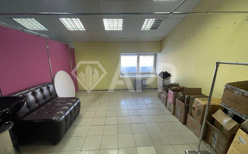 Продам торговый центр у входа в Метро фото