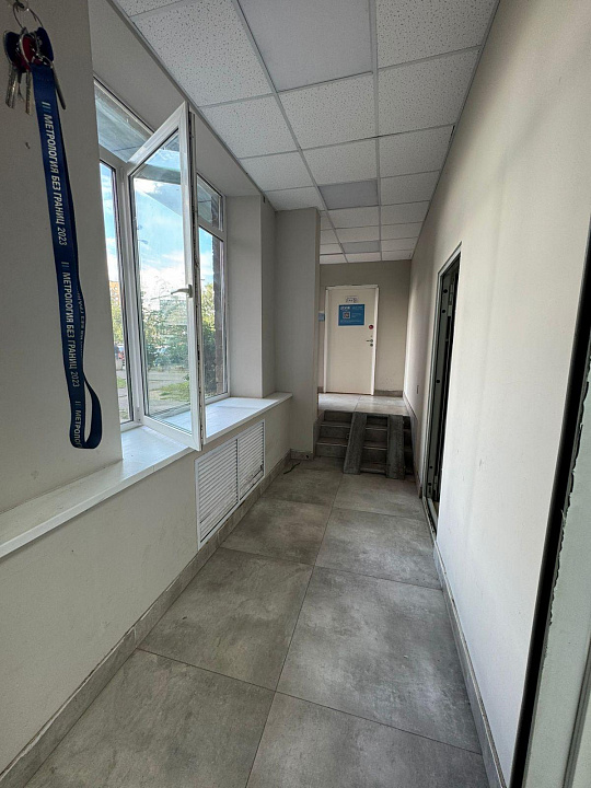 Продам помещение свободного назначения с арендаторами, 182 м² фото