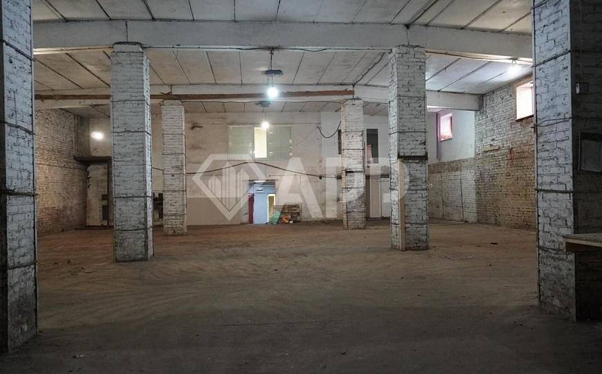Сдам отапливаемый склад и офисы (905 м²) в удобной локации фото