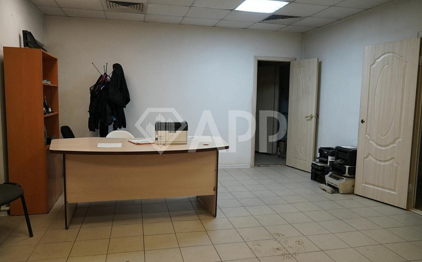 Сдам отапливаемый склад и офисы (905 м²) в удобной локации фото