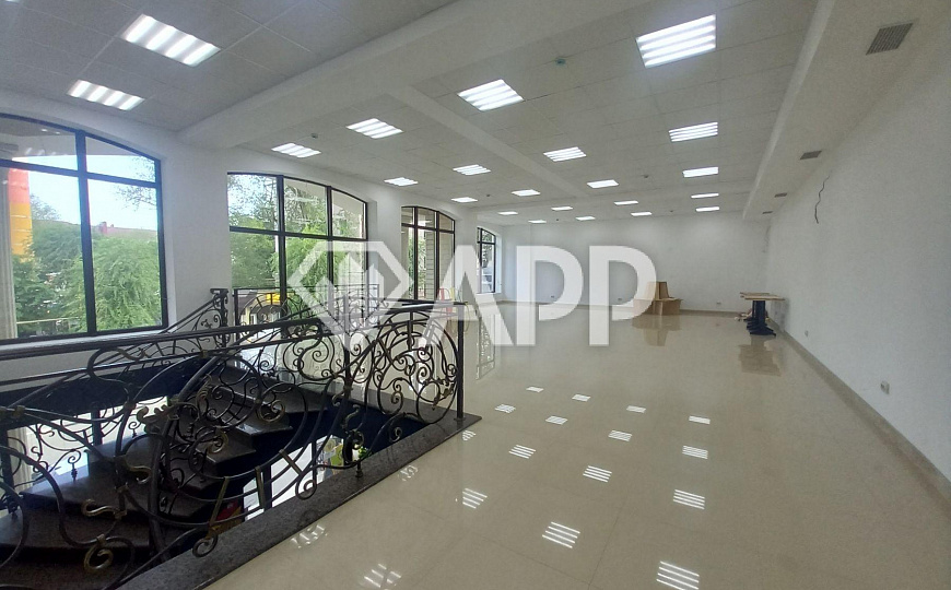 Сдам отдельно стоящее здание, 300 м² фото