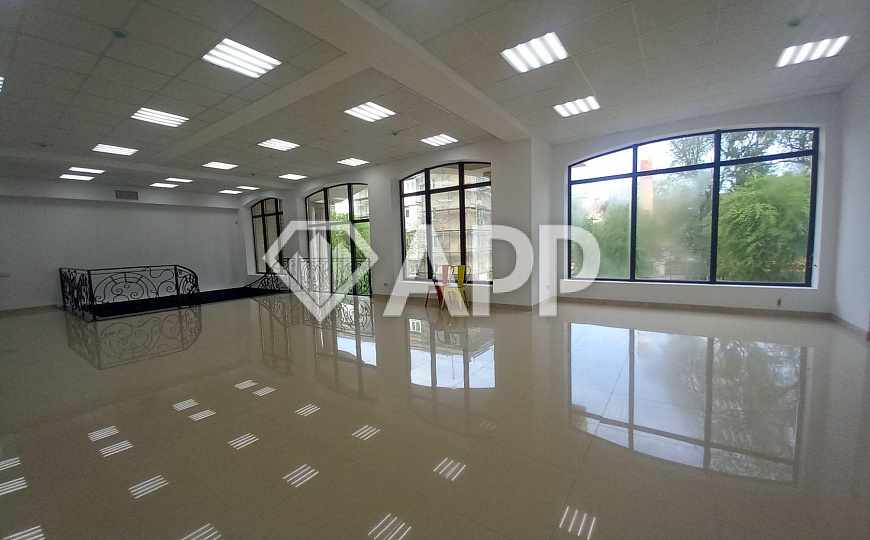 Сдам отдельно стоящее здание, 300 м² фото