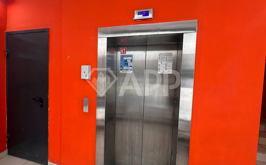 Сдаю помещение на трафике в торговом центре фото