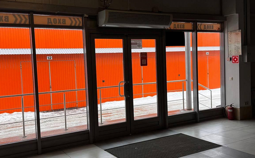 Торговые площади в крупном торговом центре фото