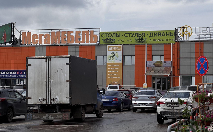 Торговые площади в крупном торговом центре фото