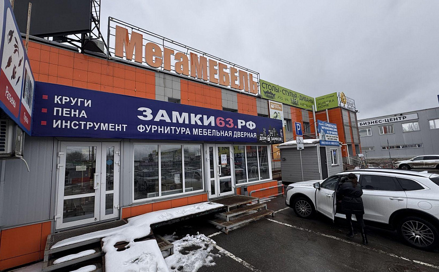 Торговые площади в крупном торговом центре фото