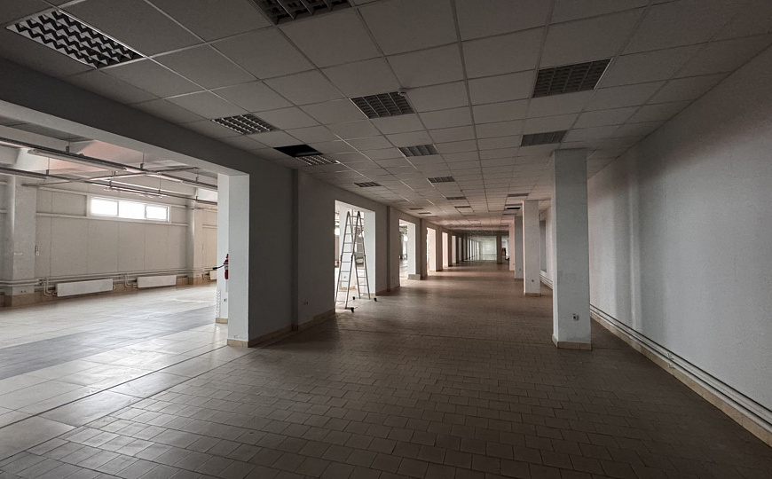 Торговые площади в крупном торговом центре фото