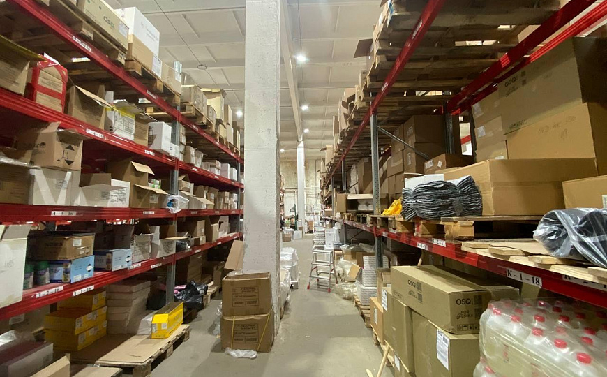 Тёплый ,большой склад ,566 кВм,в черте города фото