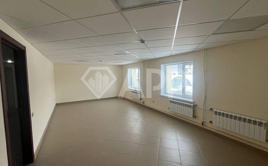 Офисы от 18 до 560м² на 1 линии с парковкой фото