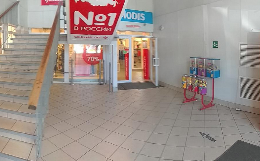 Сдам торговое помещение, 1 300 м² фото