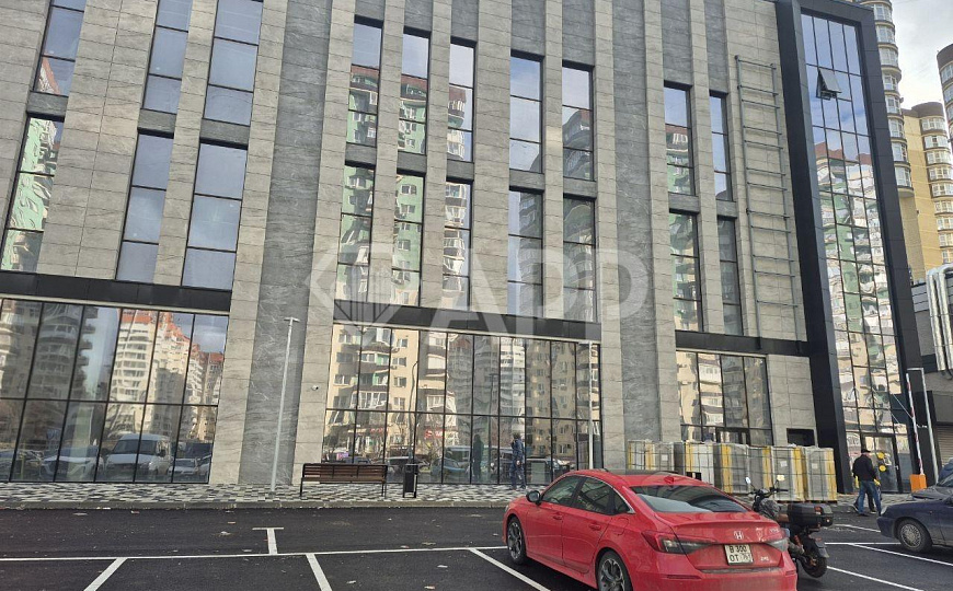 Сдаю торговое помещение, 800 м² фото