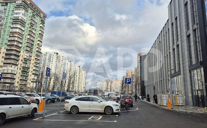 Сдаю торговое помещение, 800 м² фото