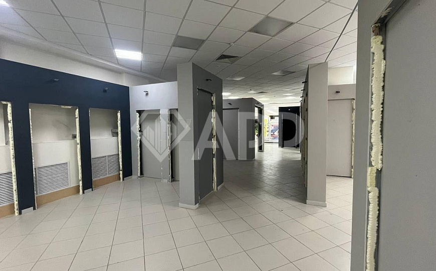 Торгово-складские площади на 1 линии с парковкой фото