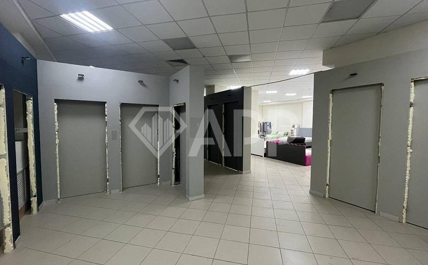 Торгово-складские площади на 1 линии с парковкой фото