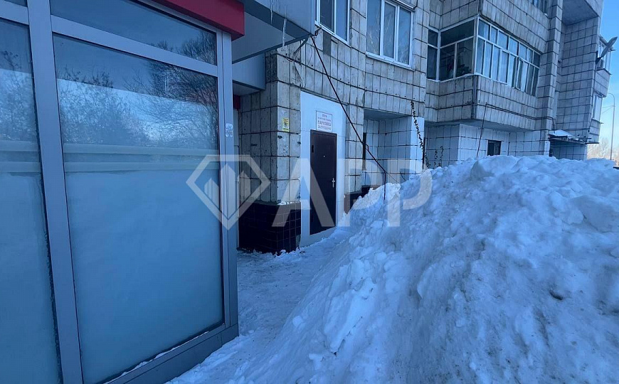 Помещение на 1 линии на въезде в ЖК фото