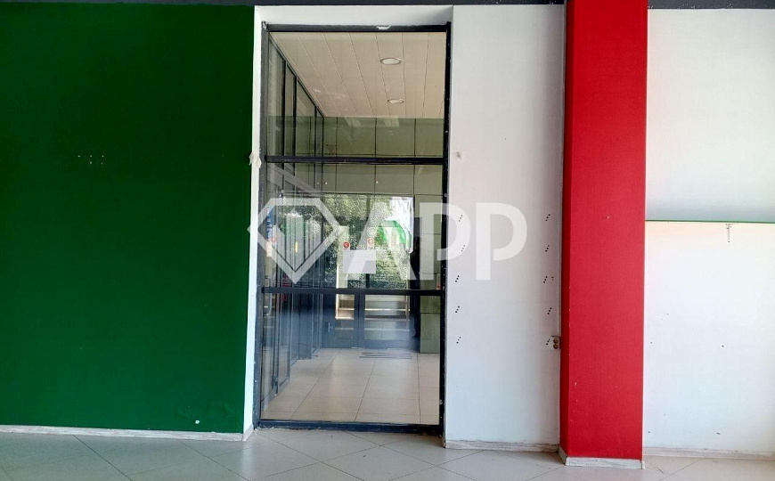 Сдам торговое помещение стрит ритейл фото