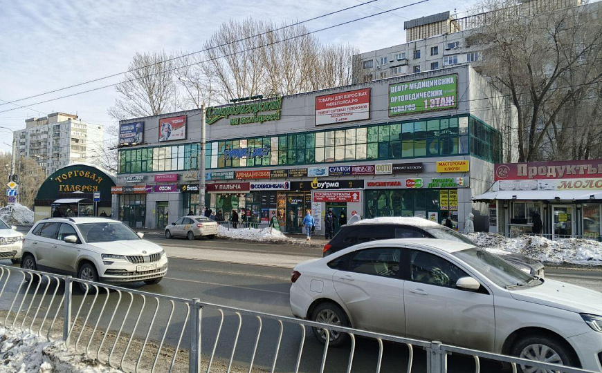 Сдам в аренду торговое помещение в ТЦ фото