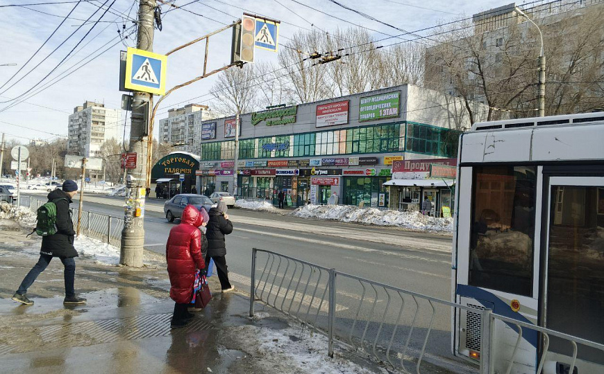 Сдам в аренду торговое помещение в ТЦ фото