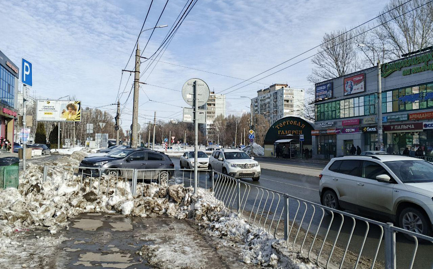 Сдам в аренду торговое помещение в ТЦ фото