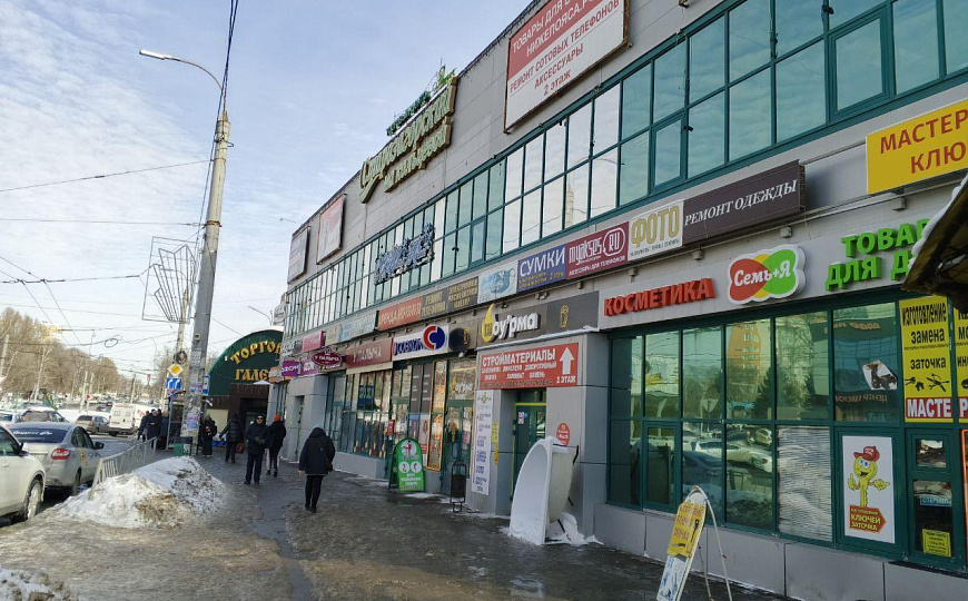 Сдам в аренду торговое помещение в ТЦ фото