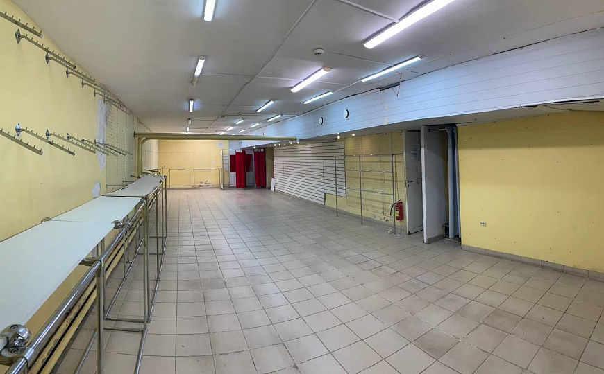 Сдам торговое помещение, 190 м²  фото