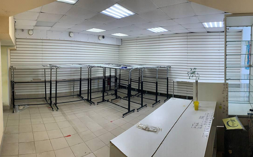 Сдам торговое помещение, 190 м²  фото