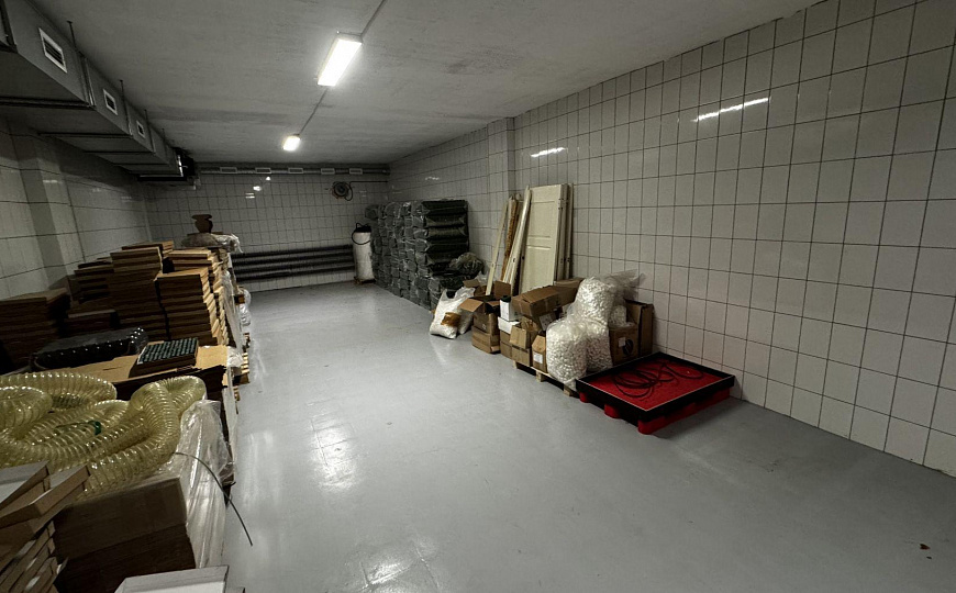 Продажа производственного здания с земельным участком фото