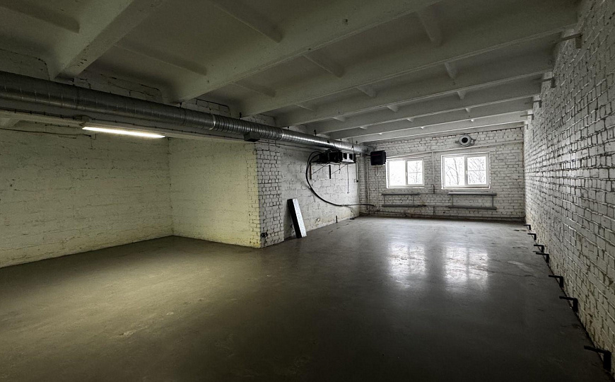 Продажа производственного здания с земельным участком фото