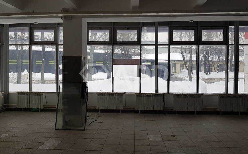 Помещение с витринными окнами 250м.кв фото