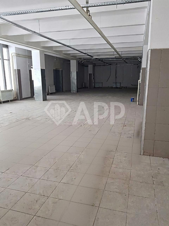 Помещение с витринными окнами 250м.кв фото