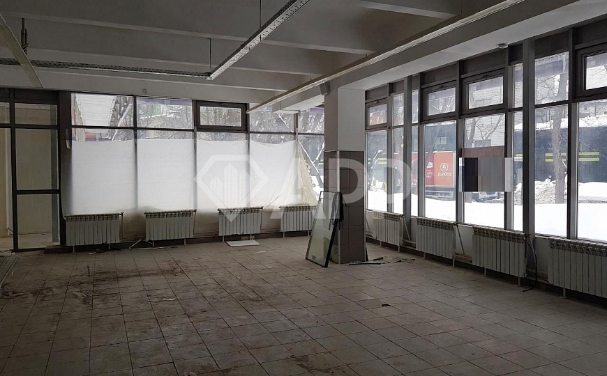 Помещение с витринными окнами 250м.кв фото