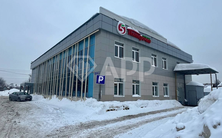 Помещение с панорамными окнами над Пятерочкой фото