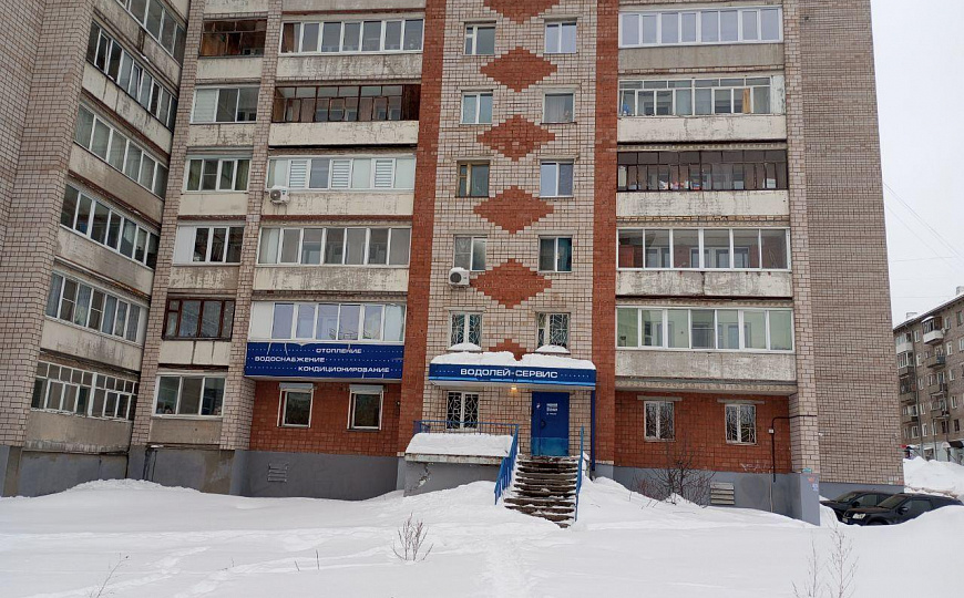 Офис 67 м² на первой линии в гор. Металлургов фото