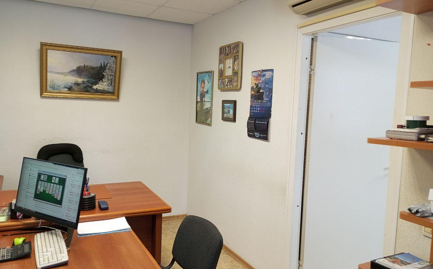 Офис 67 м² на первой линии в гор. Металлургов фото