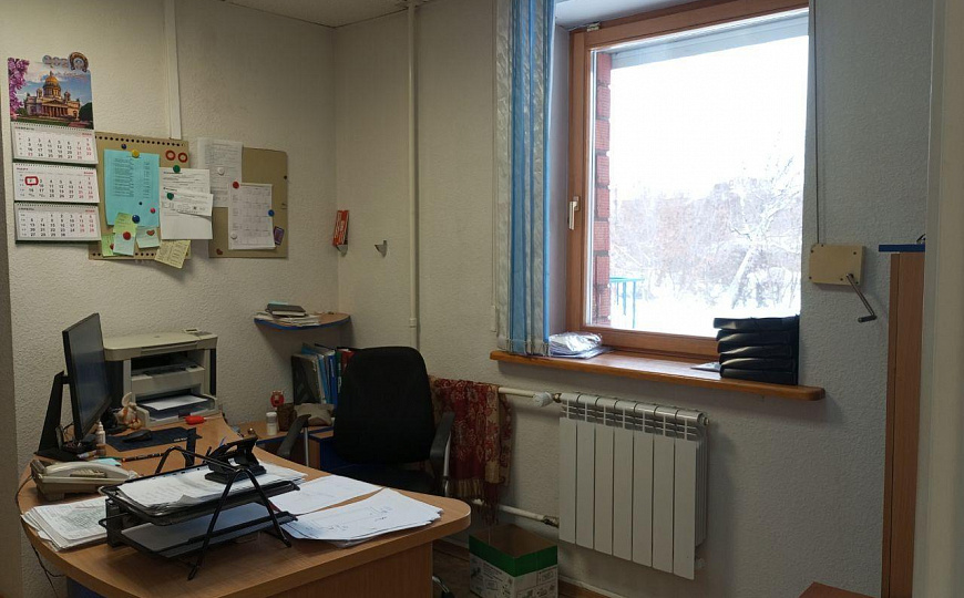 Офис 67 м² на первой линии в гор. Металлургов фото