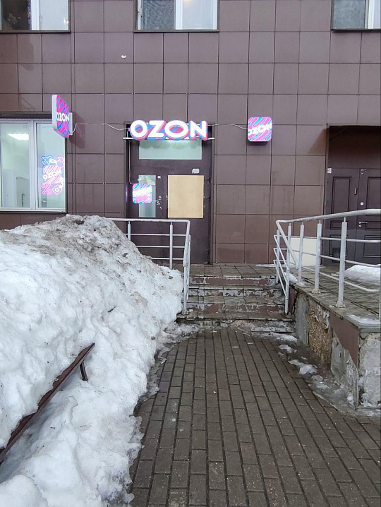 СТРИТ-РИТЕЙЛ В РЕУТОВЕ: 42 м², ОТДЕЛЬНЫЙ ВХОД, ПОТОЛКИ 6 м!   фото