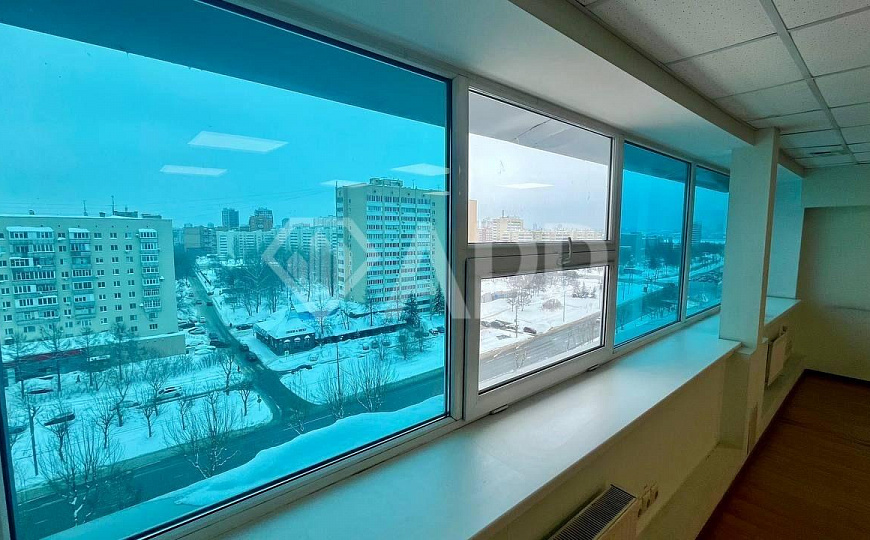 Большой офис с огромной парковкой топ локация фото