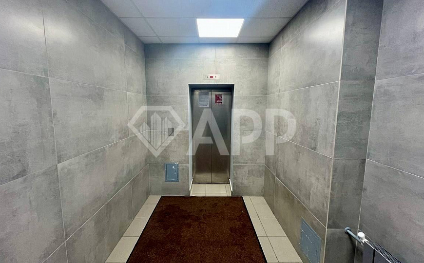 Большой офис с огромной парковкой топ локация фото