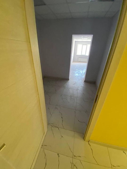 Аренда офисов 23.7  и 35 м2 на первой линии фото