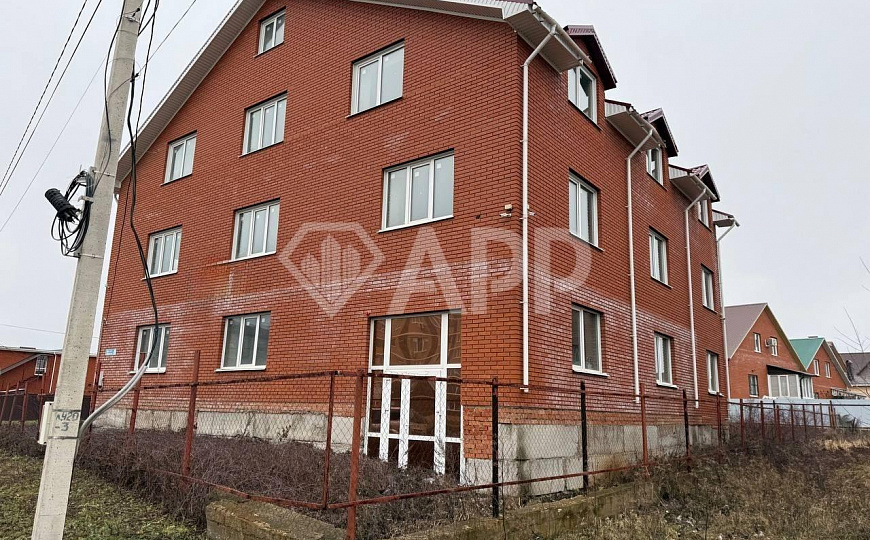 Здание на красной линии фото