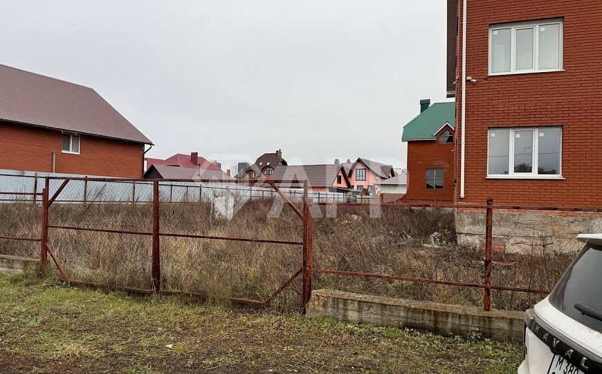 Здание на красной линии фото