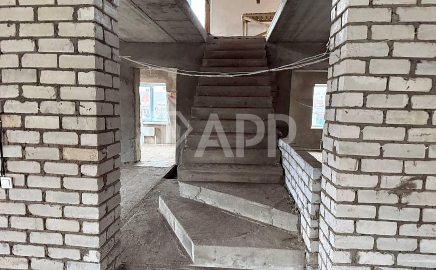 Здание на красной линии фото