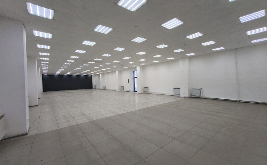 Сдам торговое помещение, 840 м² фото