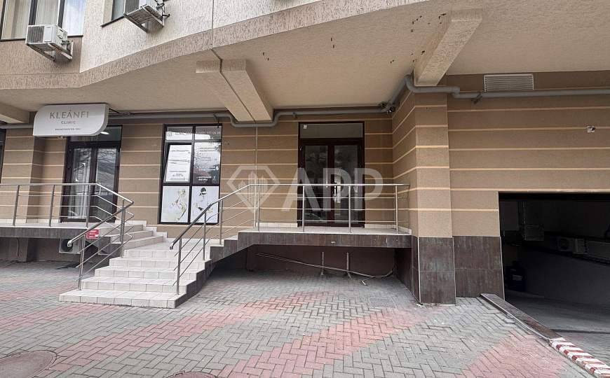 Сдам торговое помещение, 231 м² фото