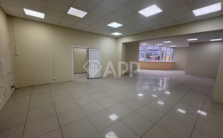 Сдам торговое помещение, 231 м² фото
