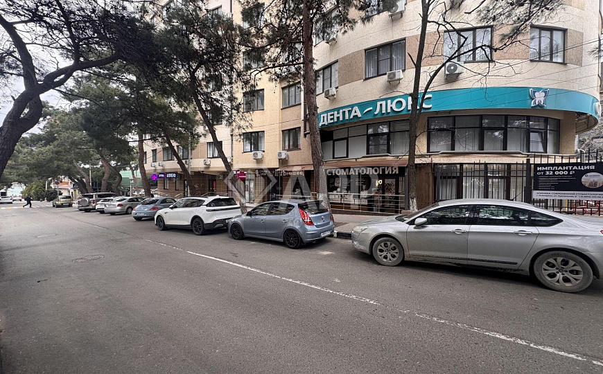 Сдам торговое помещение, 231 м² фото