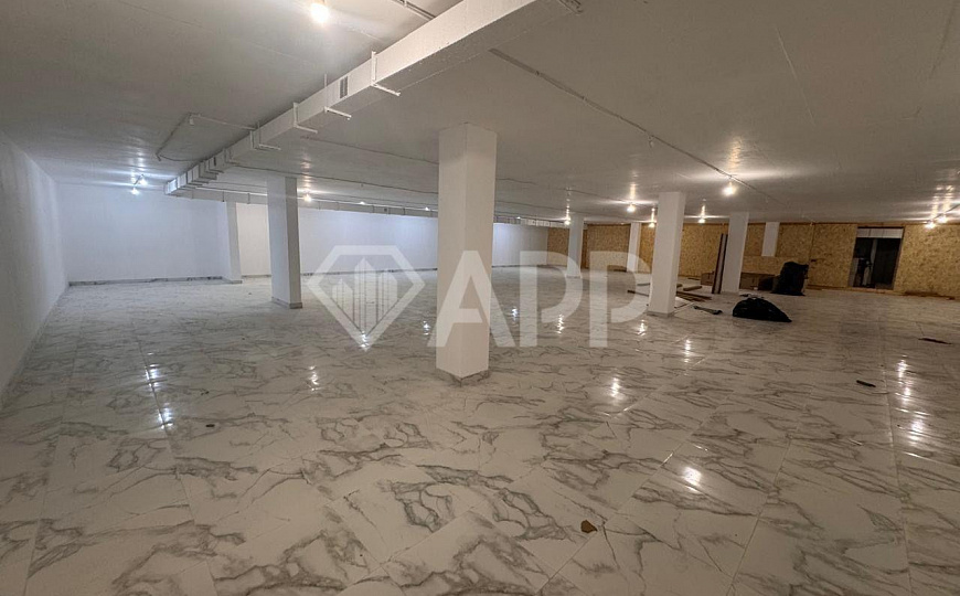 Сдам торговое помещение, 400 м² фото